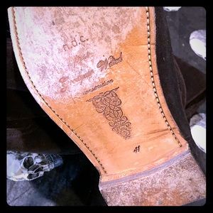 Amazing suede pirate boots